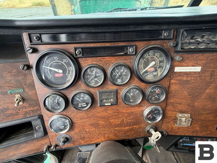 1988-peterbilt-377-image-50