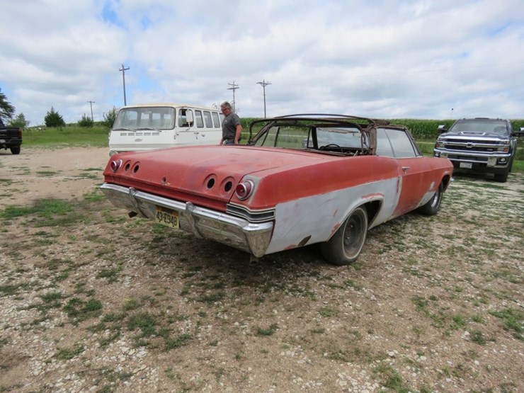 1965-chevrolet-impala-convertible-image-5