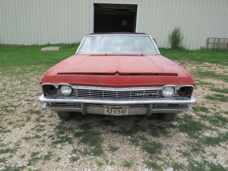 1965-chevrolet-impala-convertible-image-2