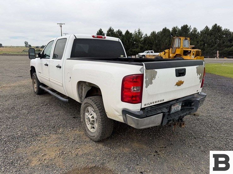 2012-chevrolet-silverado-2500hd-image-3