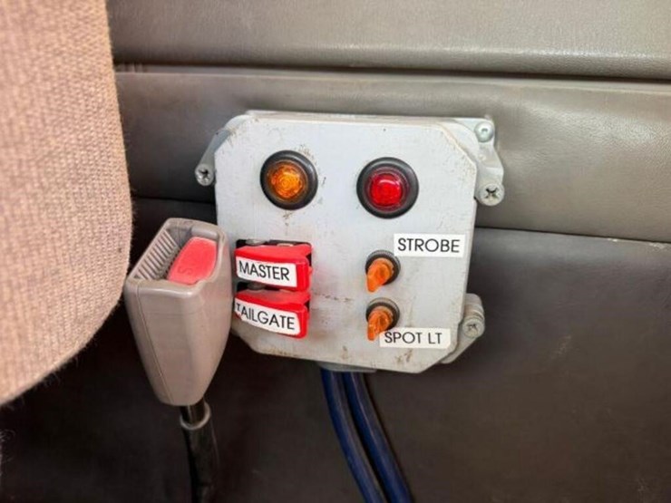 2009-kenworth-t800-image-21