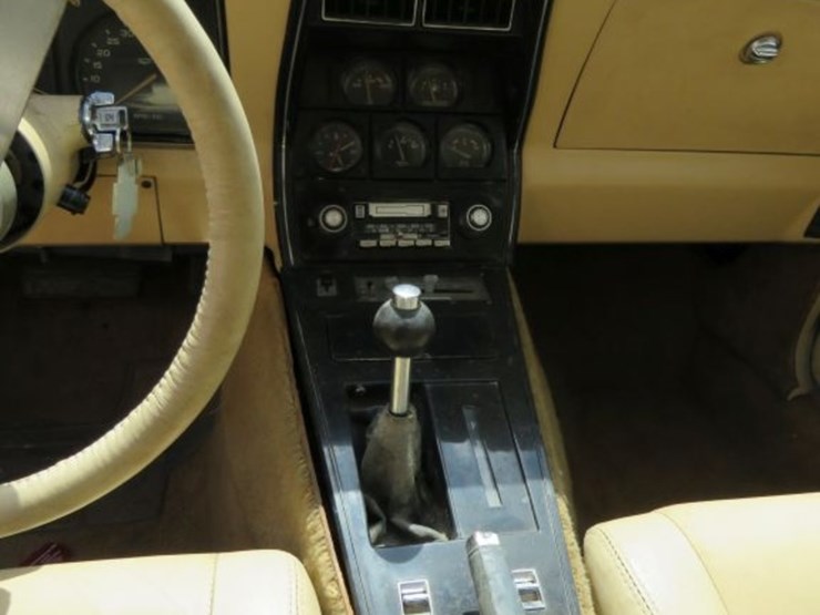 1979-chevrolet-l-82-corvette-t-top-coupe-image-21