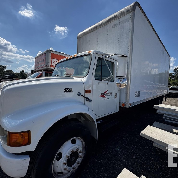 2000 INTERNATIONAL 4700