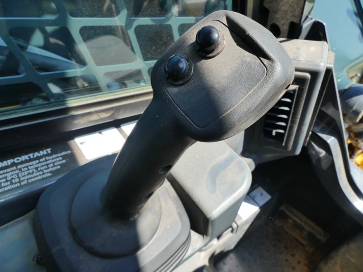 2023-deere-320g-image-16