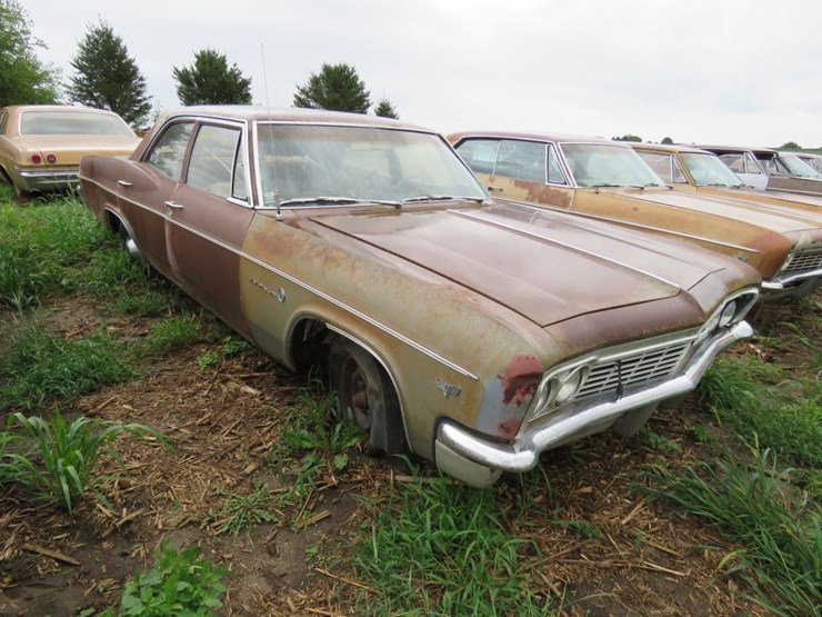 1966-impala-4dr-sedan-image-3