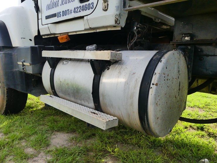 2007-mack-dump-truck-image-11
