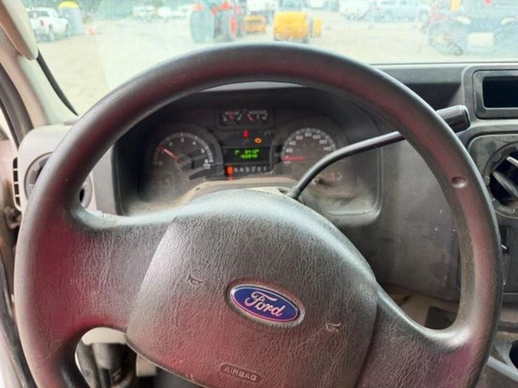 2013-ford-e450-image-13