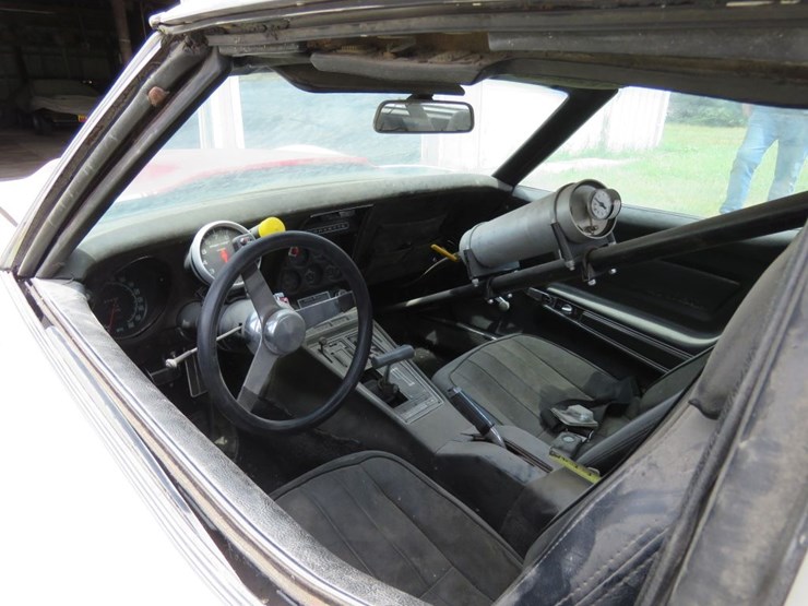 1979-chevrolet-corvette-road-track-car-image-8
