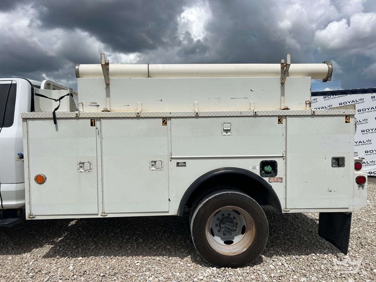 2019-ford-f550-image-27