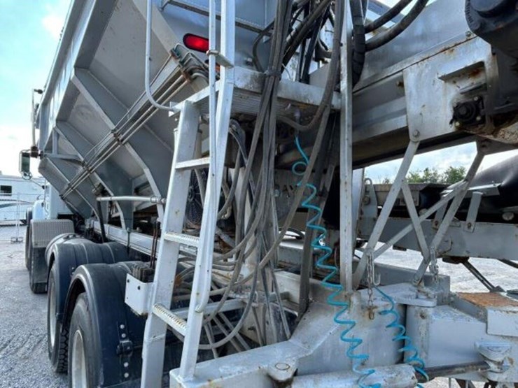 2005-mack-700-t/a-t/a-stone-slinger-truck-1m2ag11c-image-81