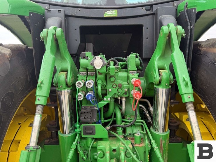 2015-john-deere-6210r-image-36