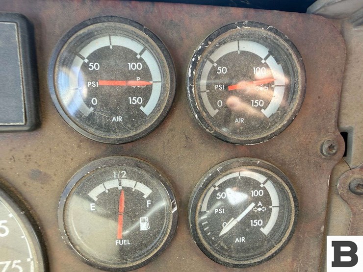 1997-freightliner-fl80-image-56