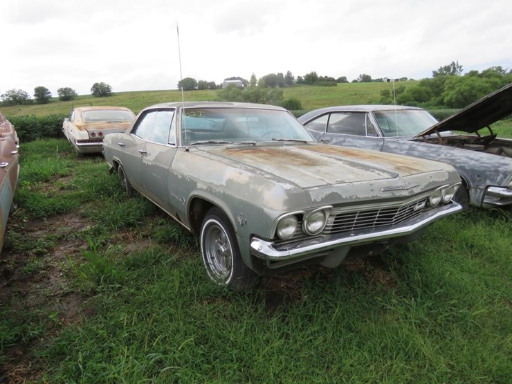 1965-chevrolet-impala-4dr-ht-image-3