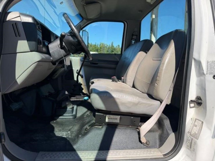 2001-ford-f650-xl-image-18