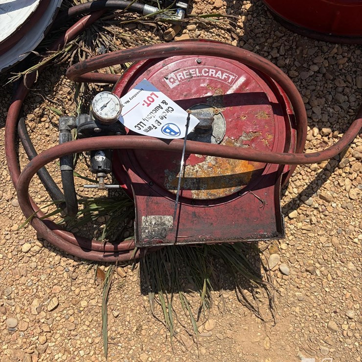 REELCRAFT HOSE REEL W/ HOSE
