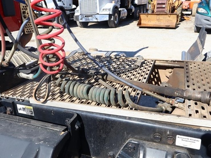 2015-kenworth-t880-image-19