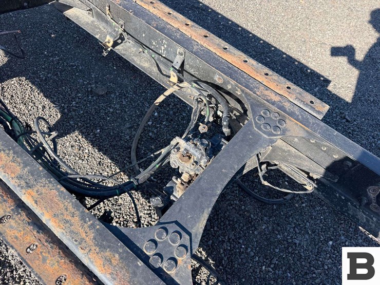 2013-volvo-vnl-truck-frame-image-15