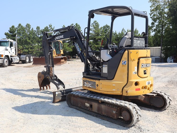 2017-deere-35g-image-3