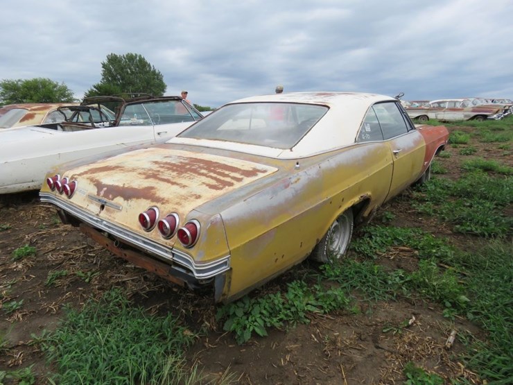 1965-chevrolet-impala-ss-2dr-ht-image-4
