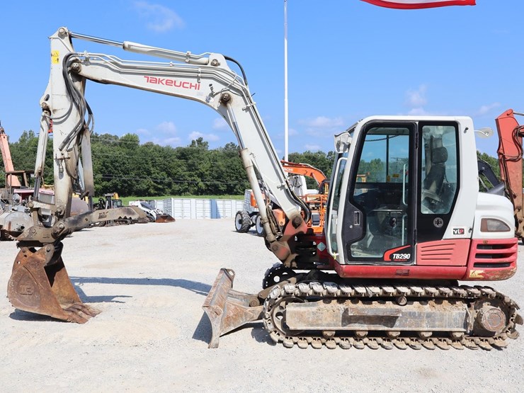 2014-takeuchi-tb290-image-2