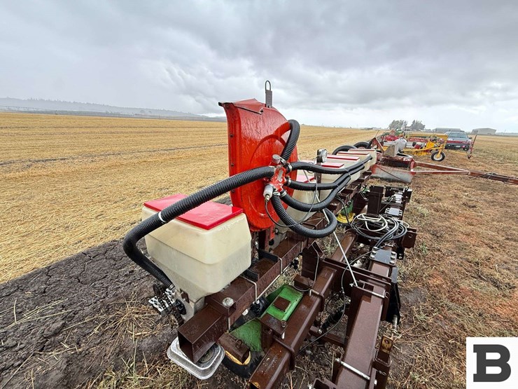 monosem-6-row-vacuum-planter--dnr-image-21
