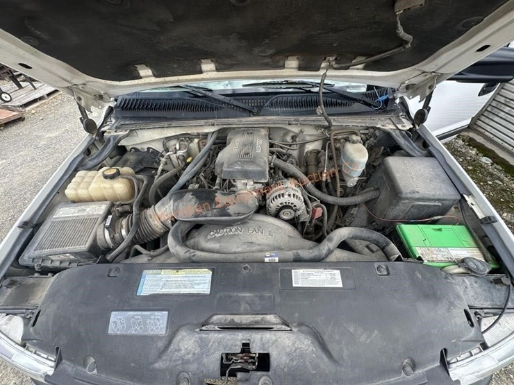 2000-chevrolet-k2500-image-26