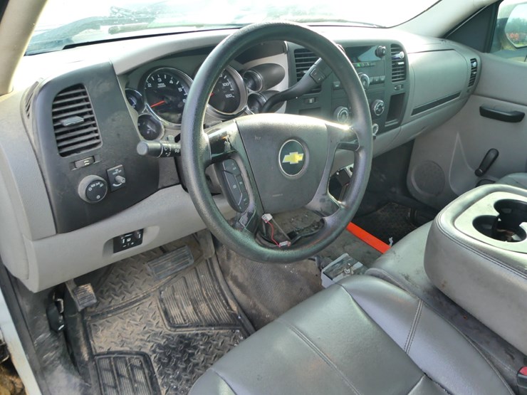 2013-chevrolet-2500hd-image-13