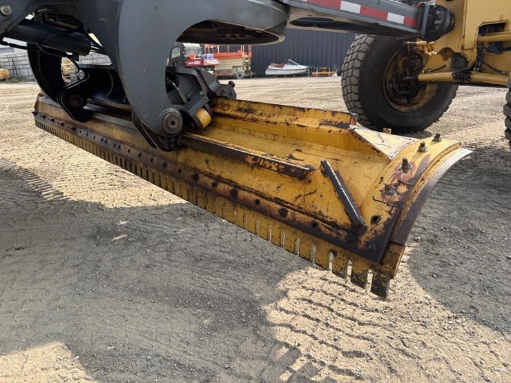 2009-deere-772g-image-28