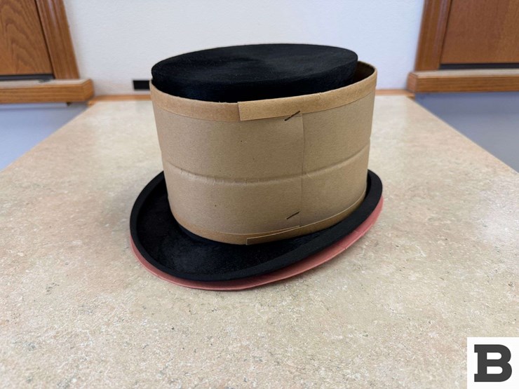 gustav-sellckau-top-hat-image-7