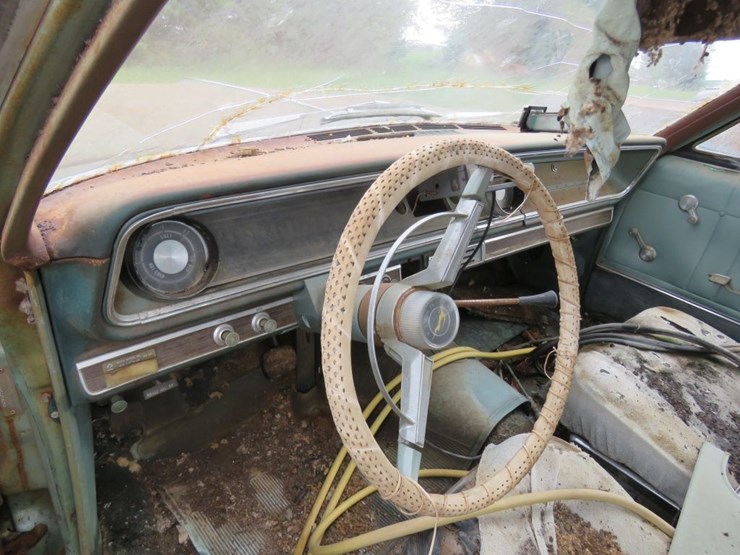 1965-chevrolet-impala-4dr-sedan-image-9