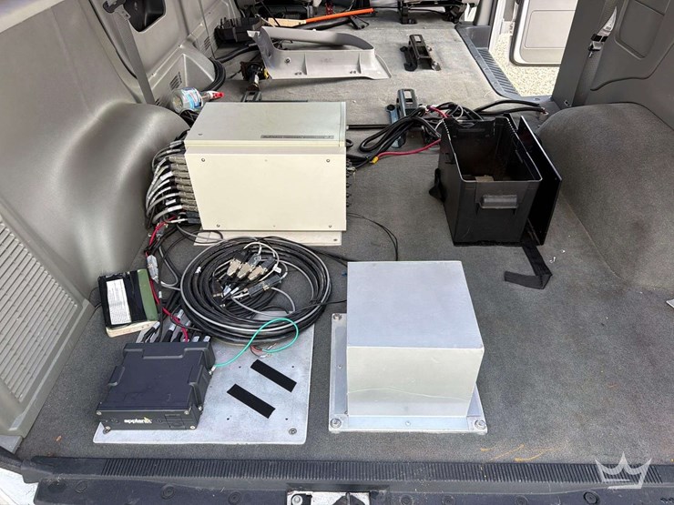 2012-ford-cargo-image-25