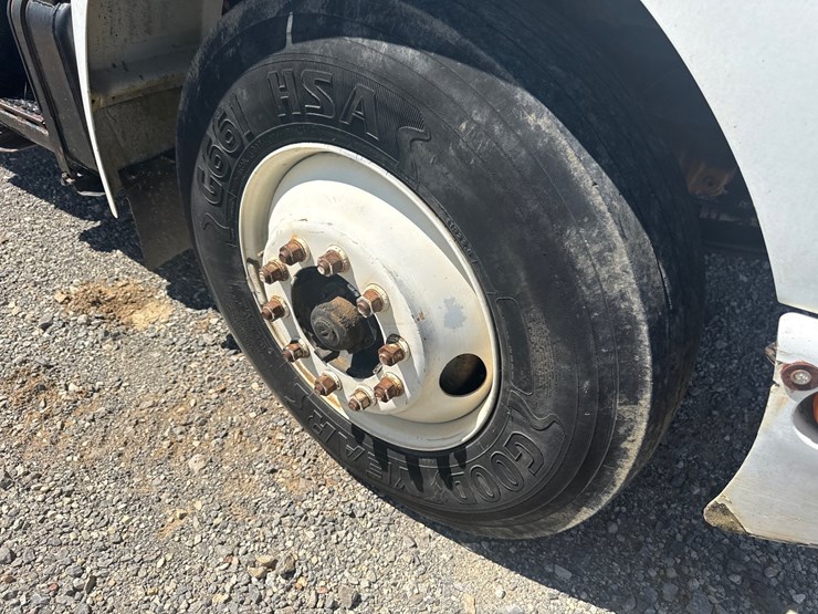 2000-kenworth-t300-image-14