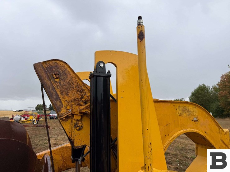 caterpillar-60-image-40