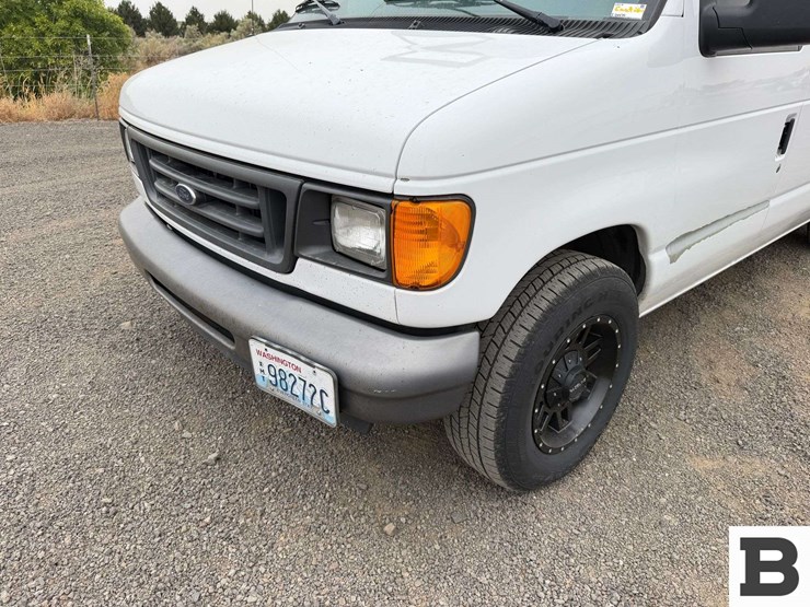 2006-ford-cargo-image-10