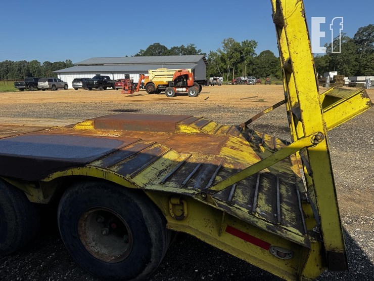 clark-trailer-lowboy-30'-image-6