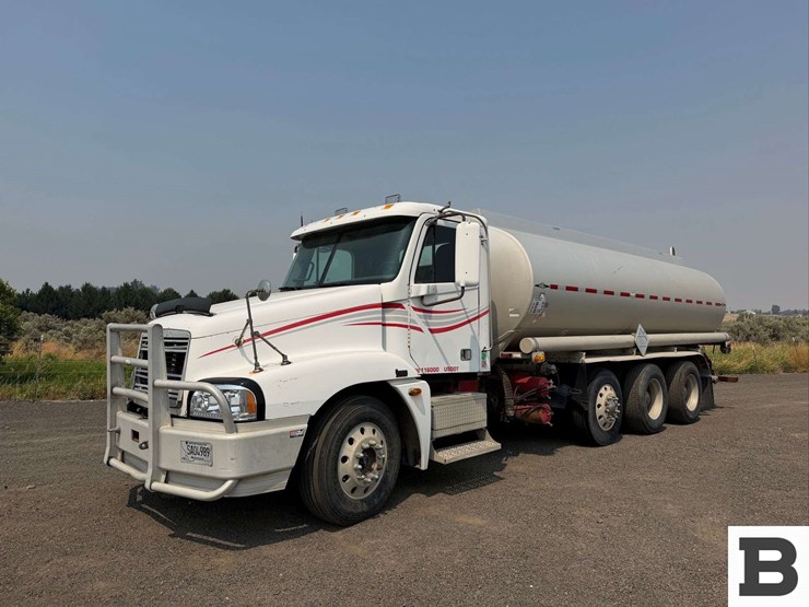 2001-freightliner-cst120-tank-truck-image-2