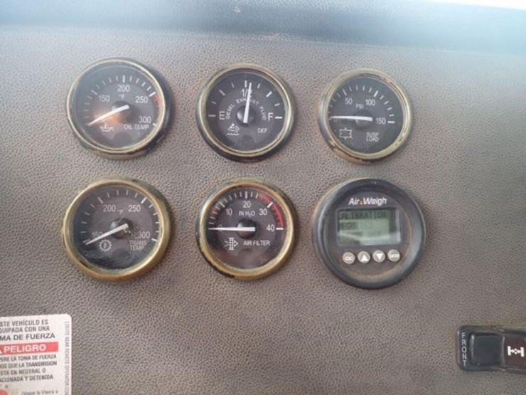2013-peterbilt-367-image-19