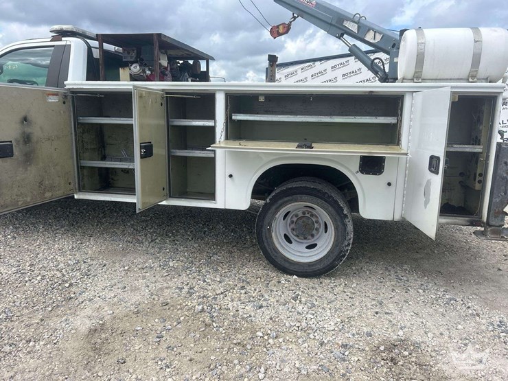 2017-ford-f550-image-18