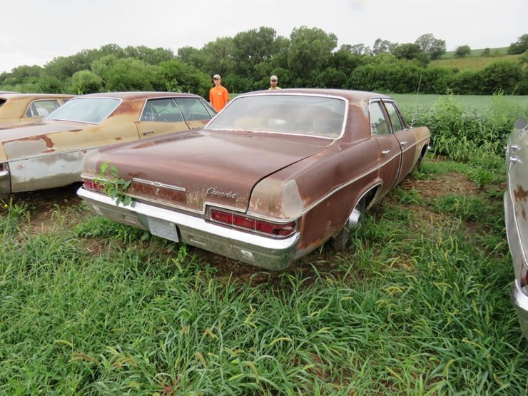 1966-impala-4dr-sedan-image-4