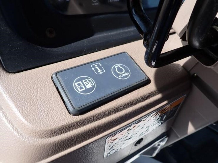 2009-kubota-m135x-image-17
