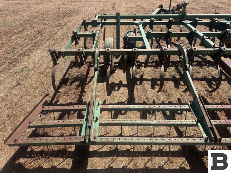 john-deere-16-image-21