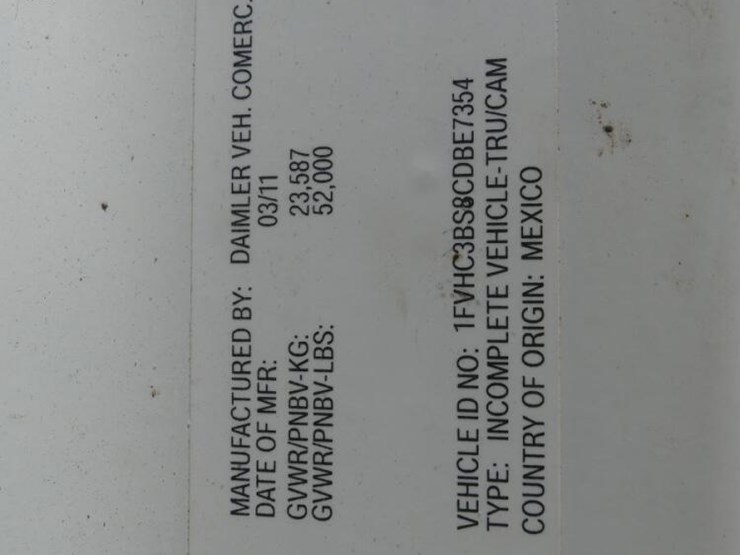 2012-freightliner-m2-106-image-20