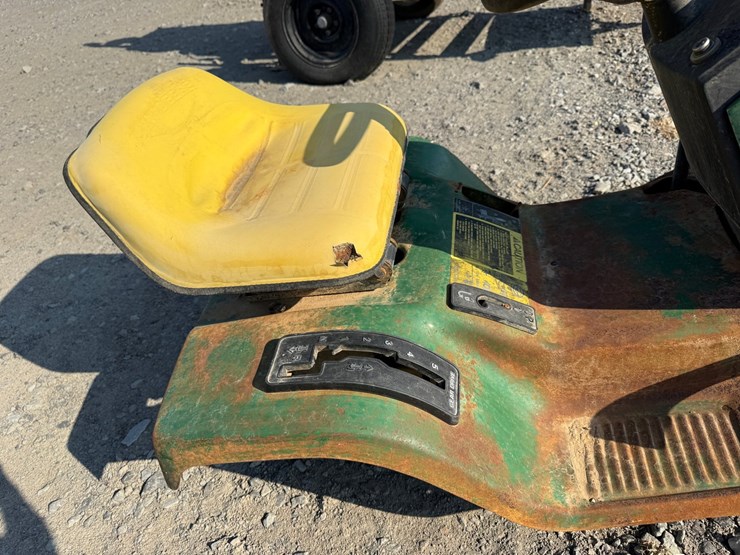 john-deere-130-image-16