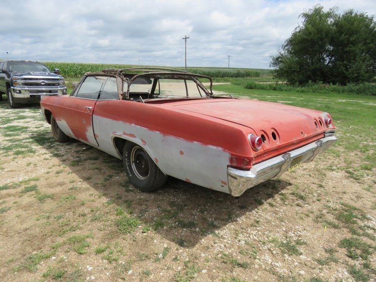1965-chevrolet-impala-convertible-image-8