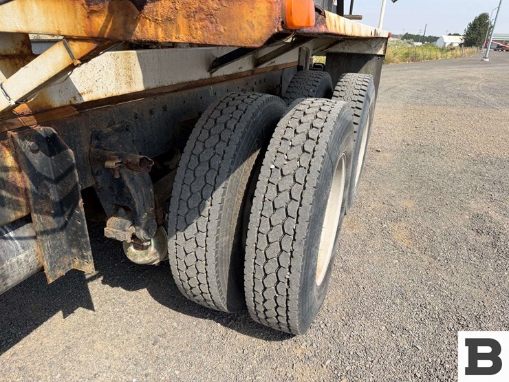 1989-peterbilt-377-image-19