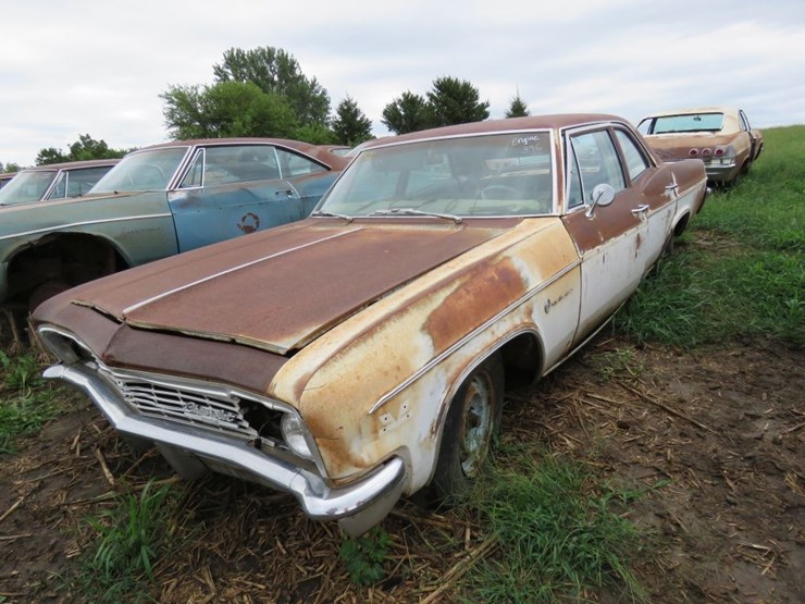 1966-chevrolet-impala-4dr-sedan-image-1