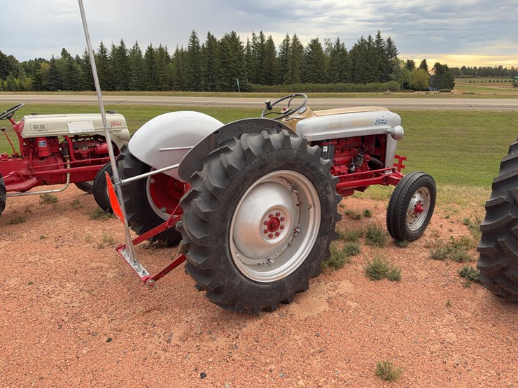 1953-ford-tractor-image-6