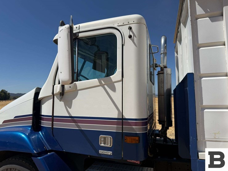 1997-freightliner-fl80-image-21