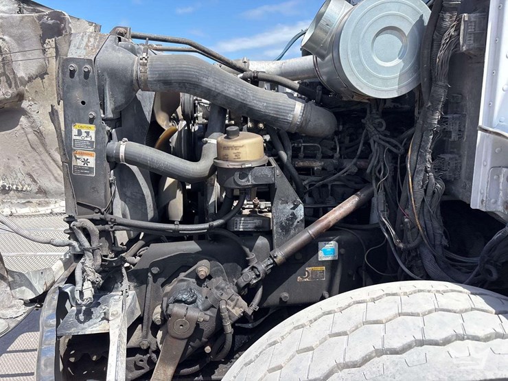 2006-peterbilt-335-image-7