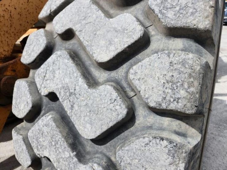 2011-liebherr-l586-image-68